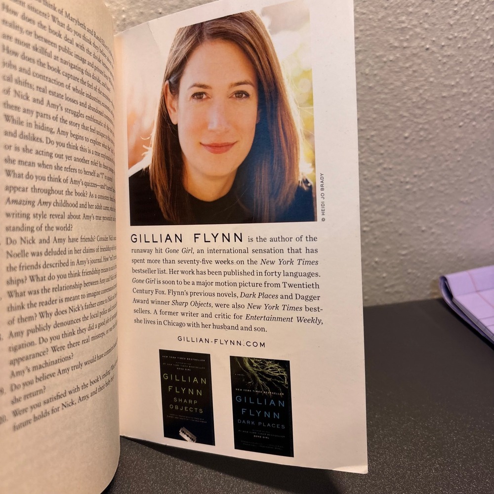 Gillian Flynn Gone Girl Book Adult OS Black Good Mystery Thriller Novel - Picture 4 of 5